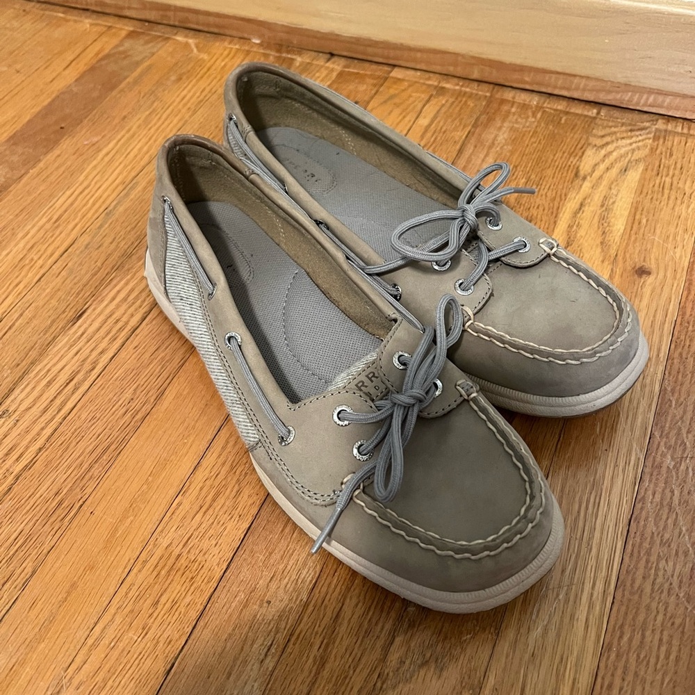 Women’s Sperry boatshoes